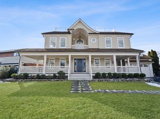 8 E Point Ln, Old Greenwich, CT 06870