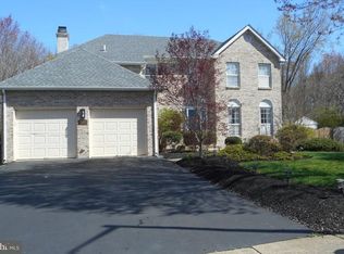 2647 Woodsview Dr, Bensalem, PA 19020
