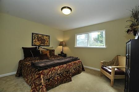 Master Bedroom (Upstairs)