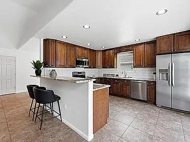 2525 50th Ave — Photo 4
