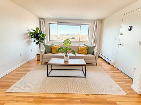 19 Riverside St #3, Watertown, MA 02472