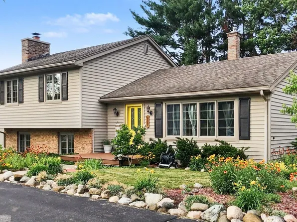 8305 Brookwood Dr, Portage, MI 49024