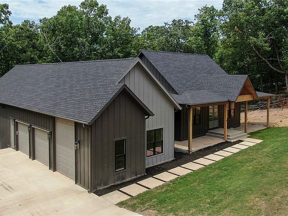 3rd image of 4 Harwell Ln