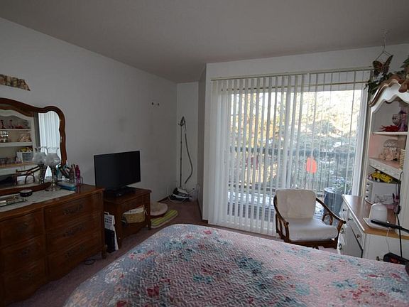 5th image of 812 Hastings Ave