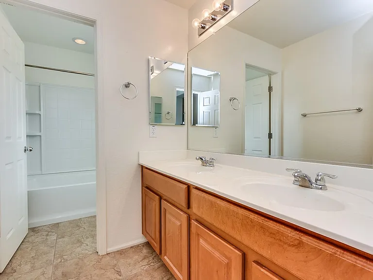 869 E Doral Ct — Photo 15