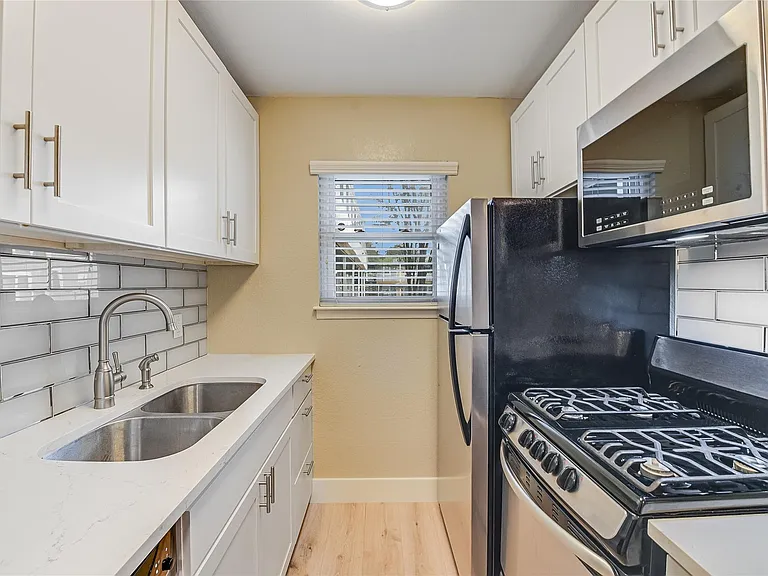 2401 Manor Rd #131 — Photo 11