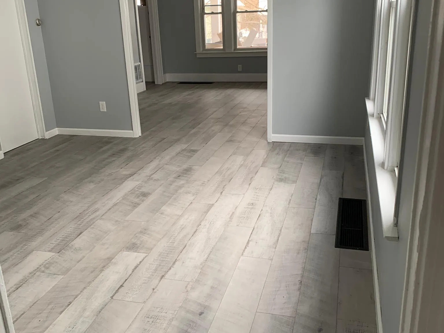 3 bed, 1200 sqft, $1,300 — Photo 1