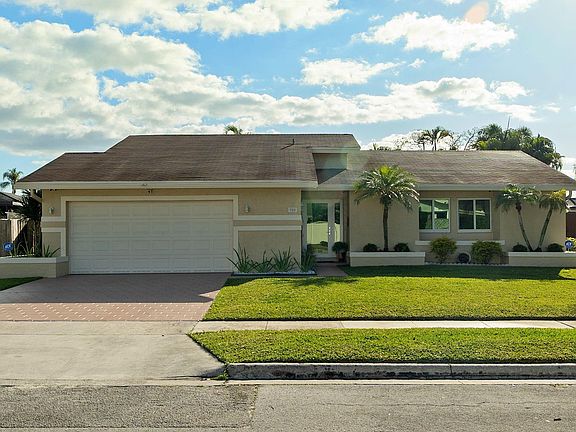 3rd image of 920 NW 49th Avenue