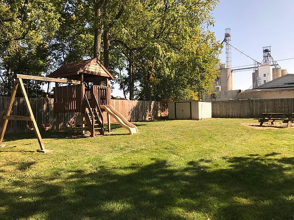 4th image of 237 Talbot Ave