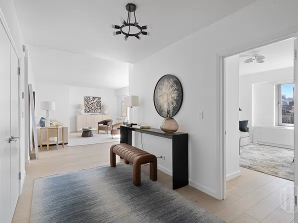 200 East 62nd Street image 1 of 16
