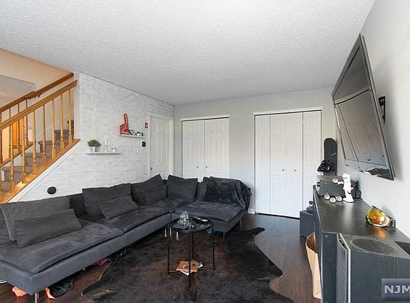 5th image of 103 Vaughan Dr #715