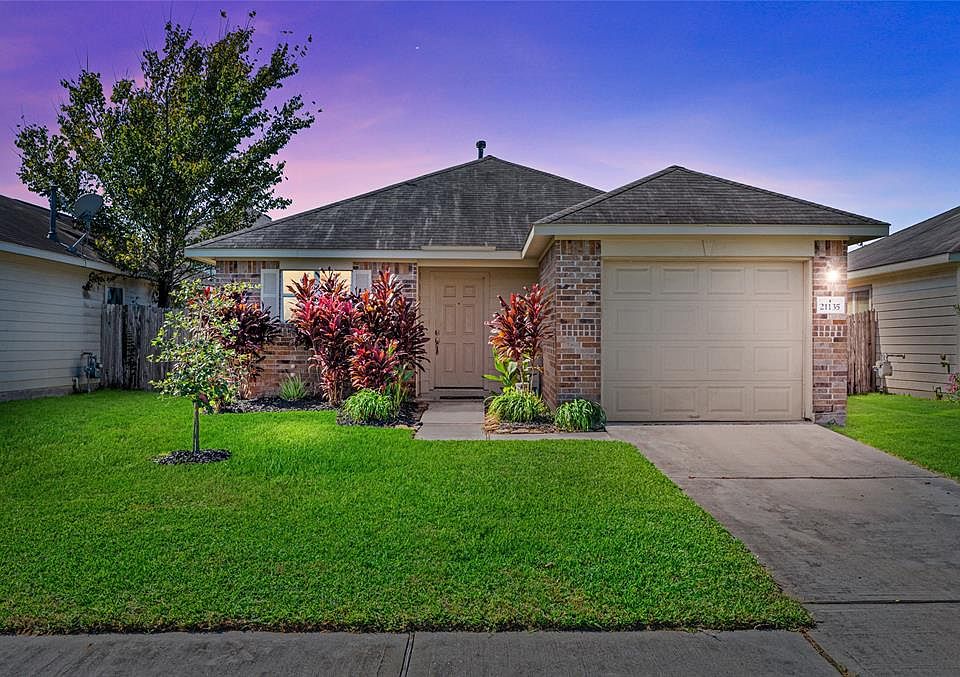 1st image of 21135 Grandin Wood Ct