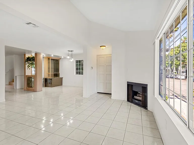 200 E Windsor Rd #1 — Photo 3