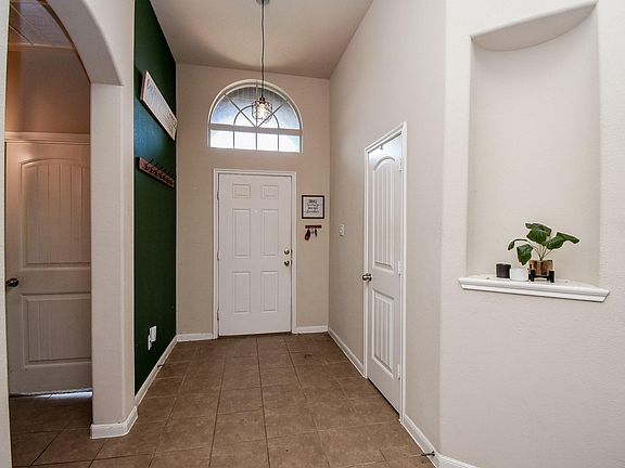 4th image of 8610 Sweet Pasture Dr