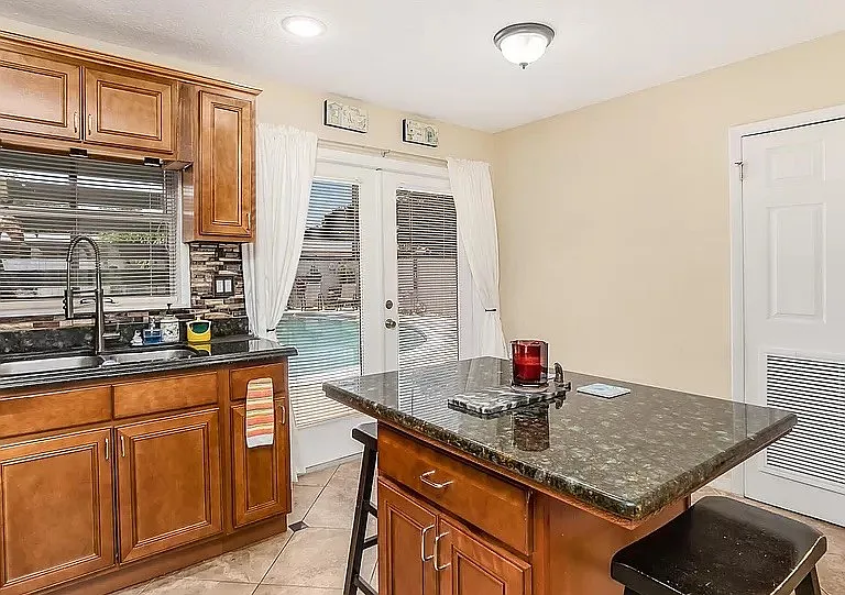Thistleberry Dr — Photo 11