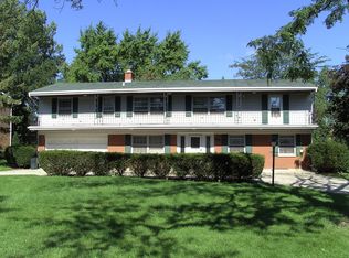 80 Surrey Hill Rd, Palos Heights, IL 60463