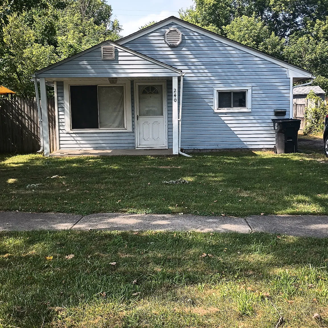 3 bed, 985 sqft, $1,250 — Photo 1