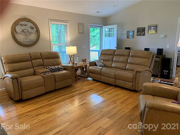 2nd image of 4305 Belmont Dr