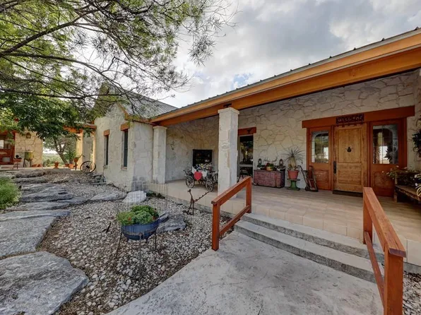 7680 NW White Oak Rd, Kerrville, TX 78028