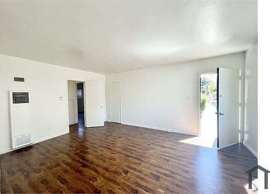 5th image of 925 W 76th St #2