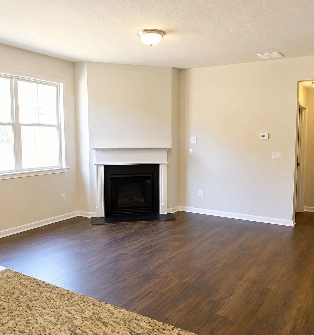 5 bed, 3.0 bath, 2511 sqft, $2,300 — Photo 3