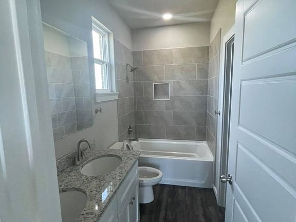 4th image of 112 Crimson Ave #B