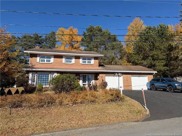 211 Bellevue St, Edmundston, NB E3V 2E4