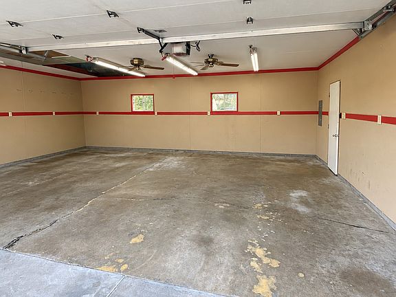 4th image of 1669 Fisher Ave
