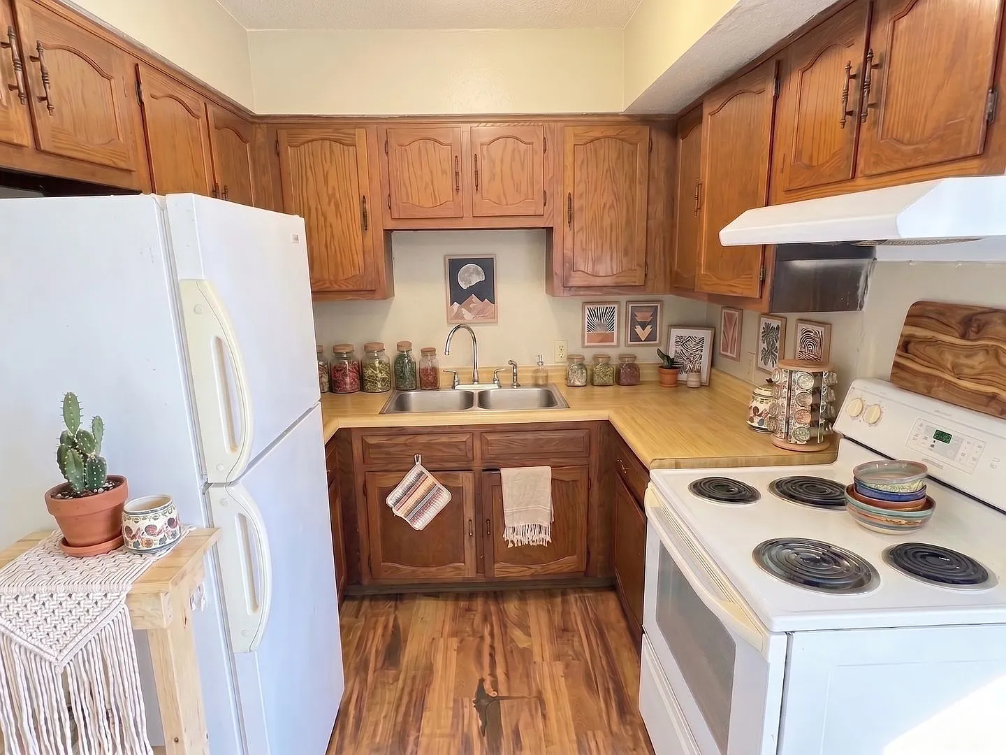 1257 Ravenwood Rd — Photo 2