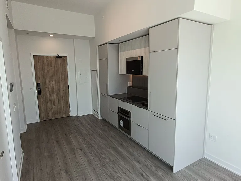 1 Fairview Rd E #3210 — Photo 5