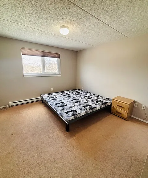 403 Regent Ave W — Photo 4