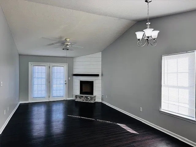 420 Londonberry Dr — Photo 2
