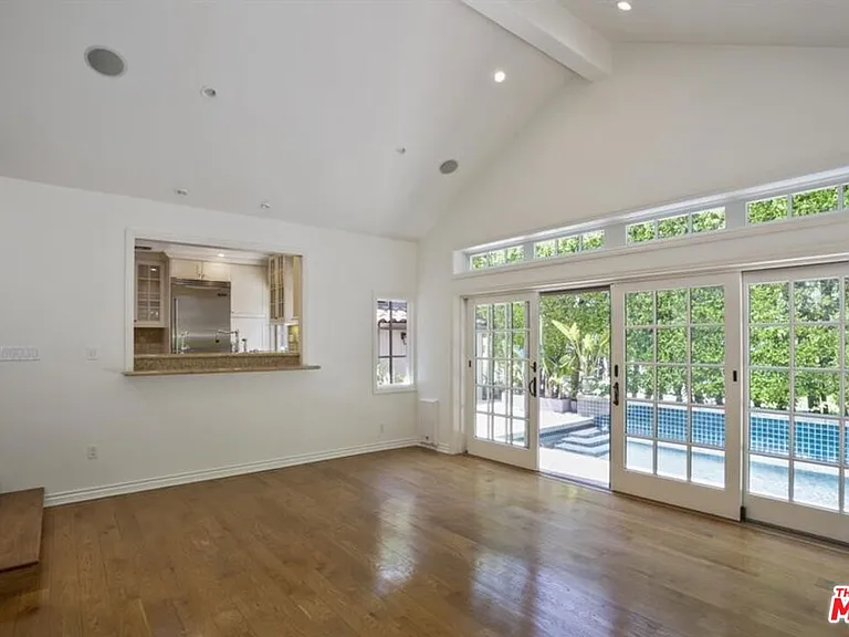 530 Westmount Dr — Photo 6