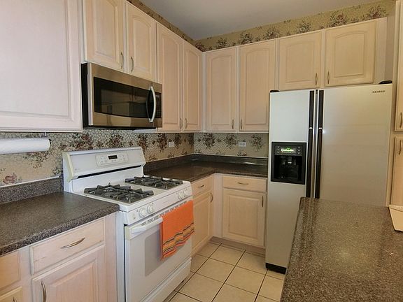 4th image of 1353 N Larkspur Ln