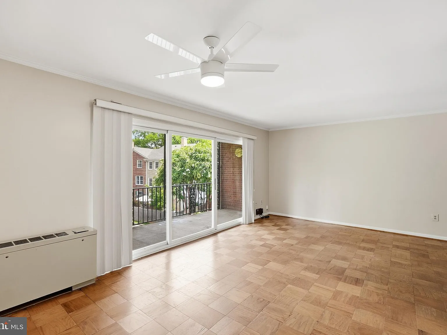 2 bed, 949 sqft, $2,400 — Photo 3