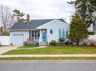 21 Elderberry Rd, Syosset, NY 11791