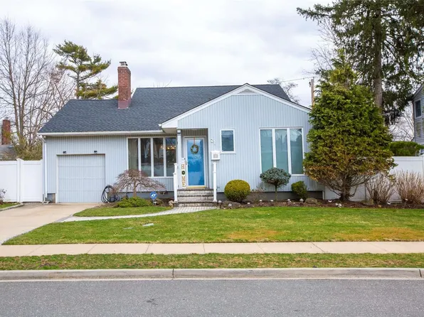 21 Elderberry Road, Syosset, NY 11791