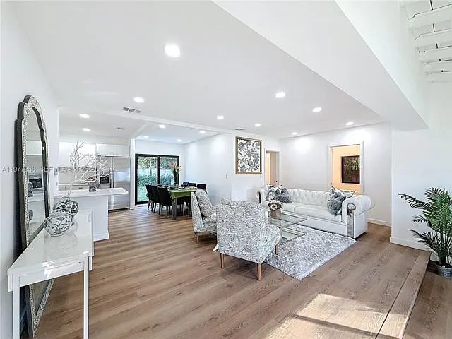 3521 SW 58th Ct — Photo 5