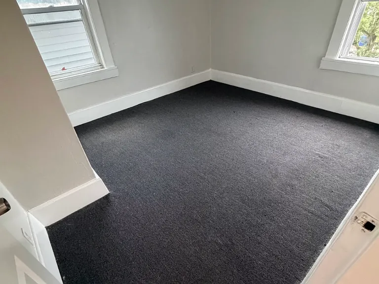 439-441 Rivet St 2E New Bedford Updated 2BR Near Shops, Parks & Major Routes — Photo 16