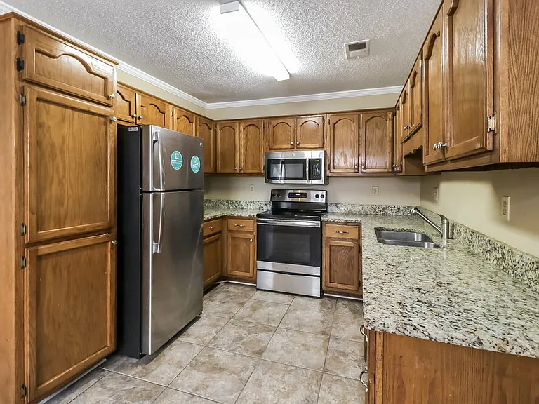 6659 Valerie Dr — Photo 8