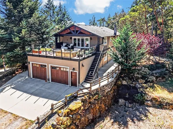 3144 Munn Rd, Highlands, BC V9E 1C8