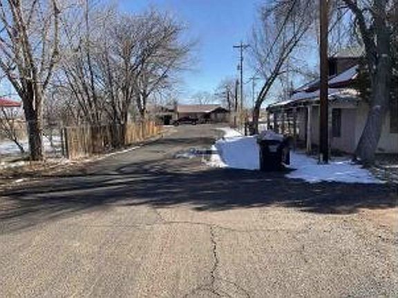 Exterior Neighborhood (street photo)