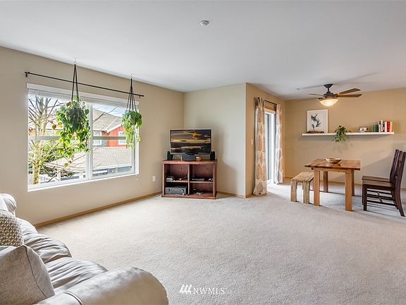 3rd image of 1652 25th Place NE #3-202