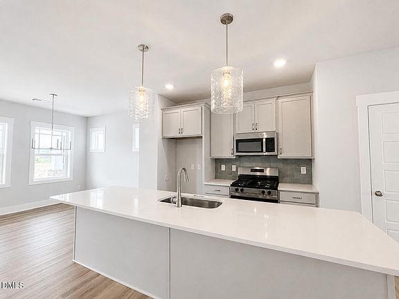 5th image of 2889 Mar Bonita St