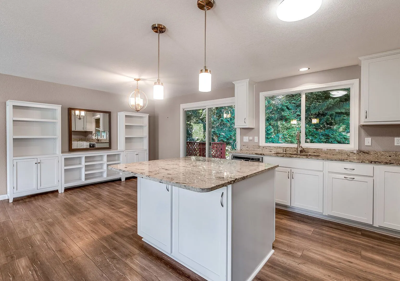 Updated split level home in Shoreline with fenced yard and 2 car garage at $3400! — Photo 4