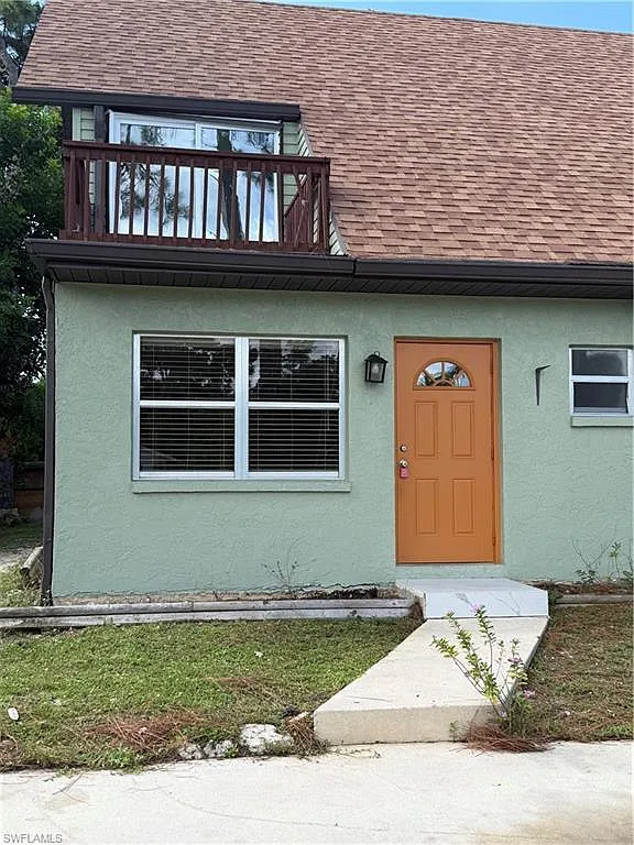 2 bed, 1.5 bath, 2080 sqft, $2,200 — Photo 1