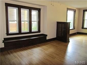 3rd image of 8239 Buchanan Ave