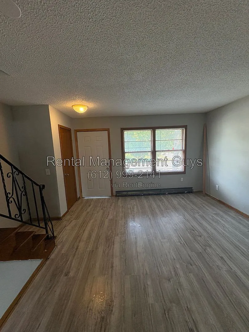 3 bed, 2.0 bath, $1,900 — Photo 2