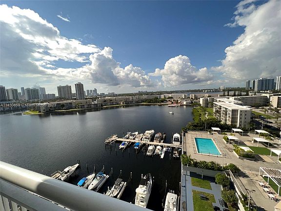 5th image of 18081 Biscayne Blvd APT 1205