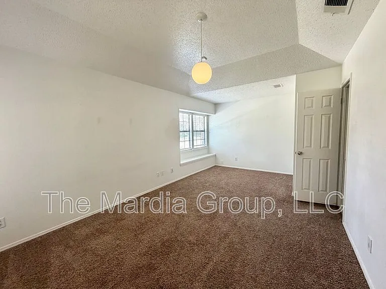 7904 Steppington Dr — Photo 9